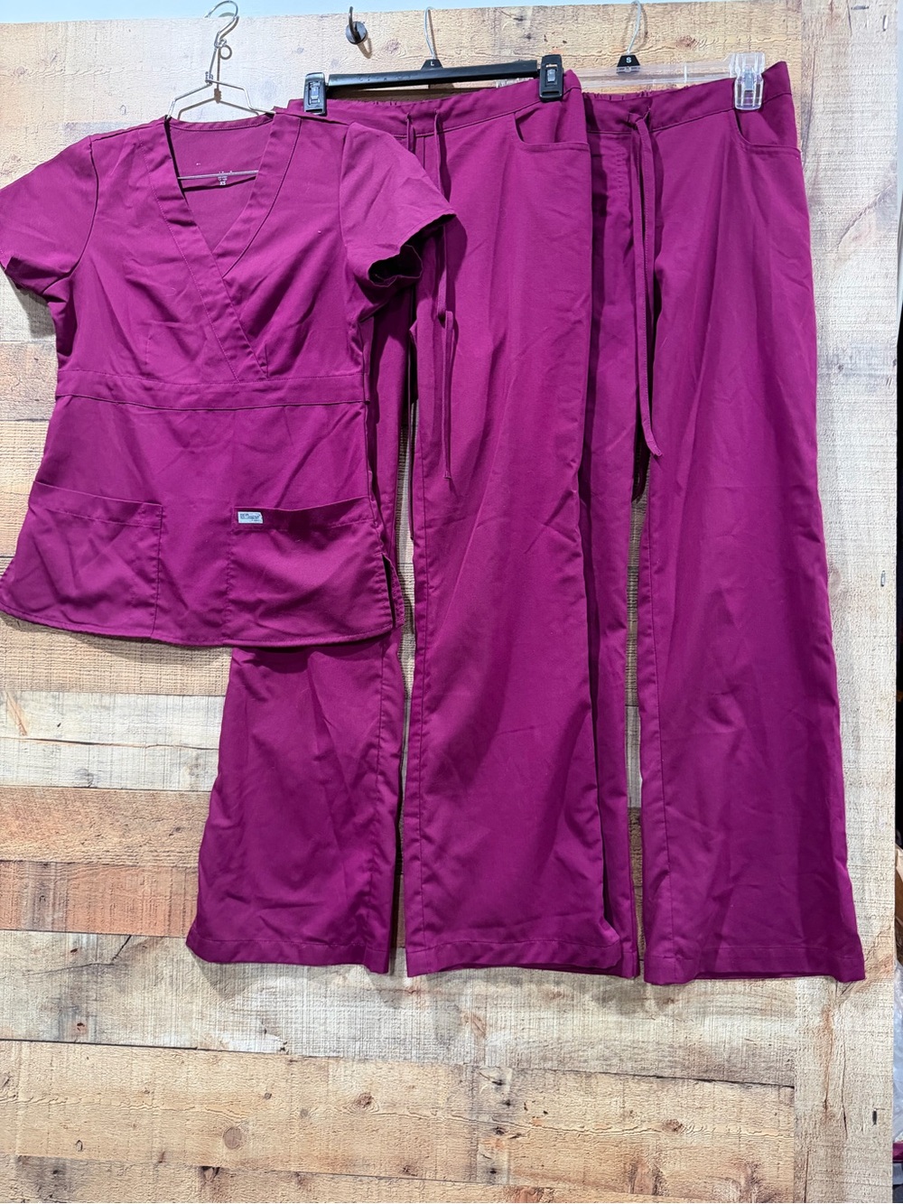 Grey’s Anatomy 3 Piece Women’s Scrub Set- V-Neck Top & 2 Pants in Berry Sz XS